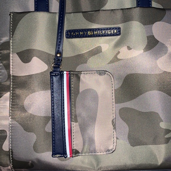 Tommy Hilfiger / Camo Shopper Bag - Picture 10 of 13